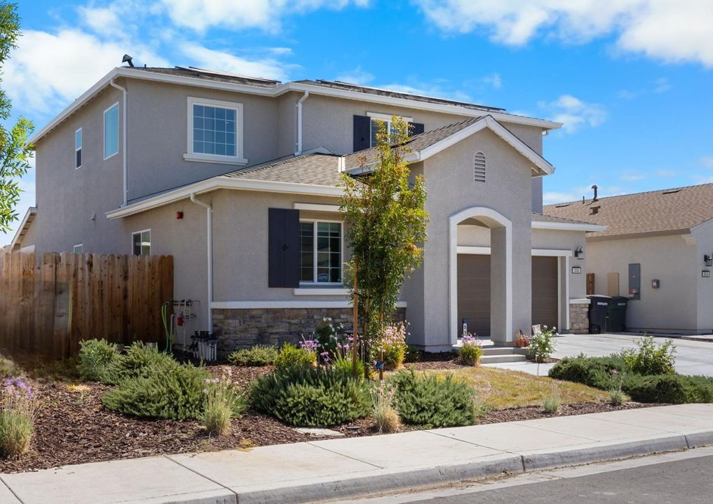 Photo of 518 Bedfordshire Drive, Patterson, CA 95363 (MLS # 226015732)