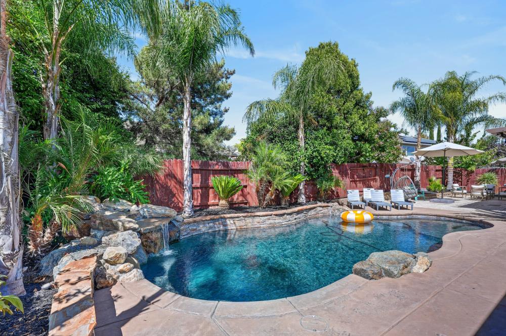 1586 Storeyfield Lane