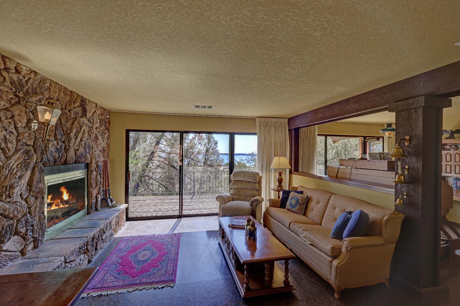 7582 Lakeshore Drive