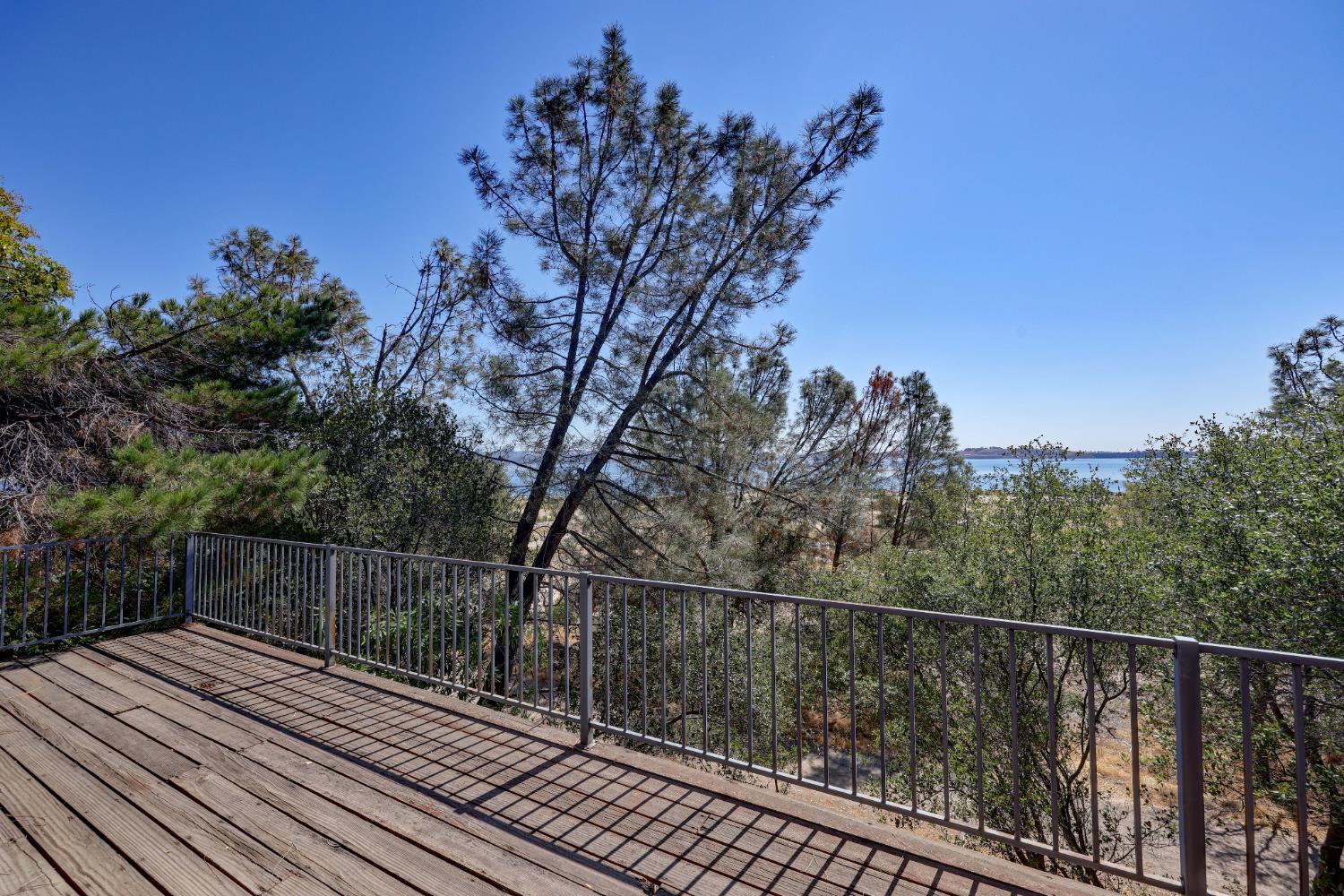 7582 Lakeshore Drive