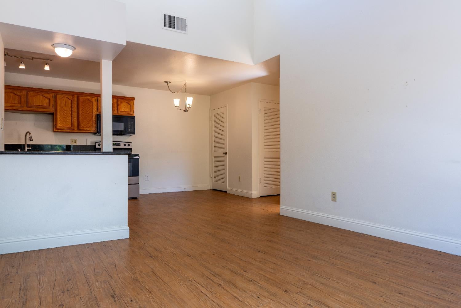 3939 Madison Avenue 222