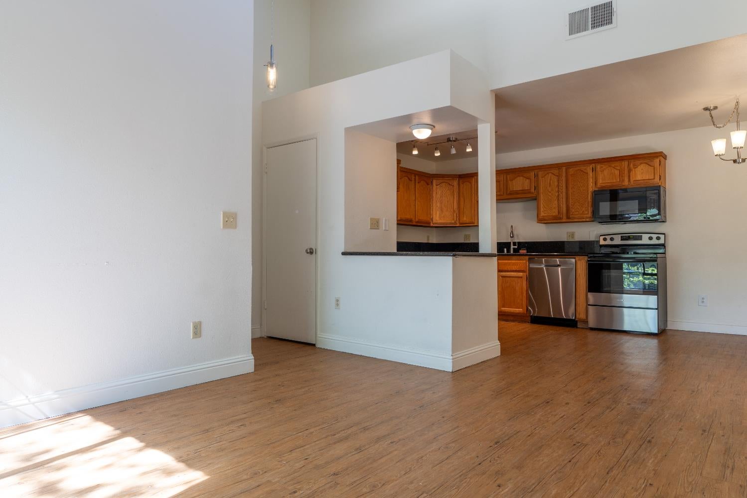 3939 Madison Avenue 222