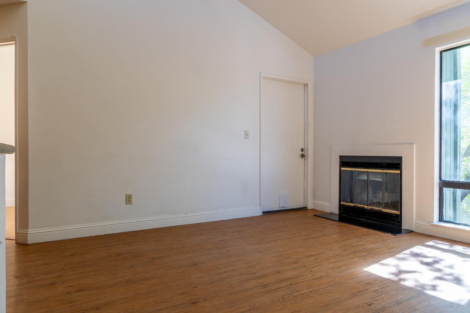 3939 Madison Avenue 222