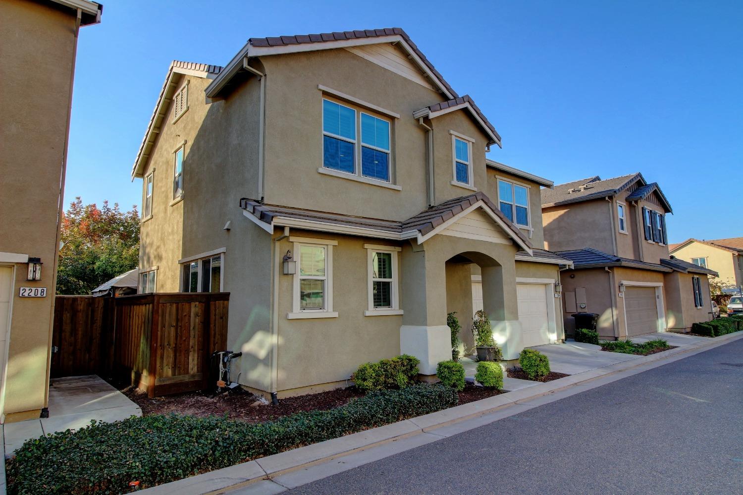 2204 Gallery Drive