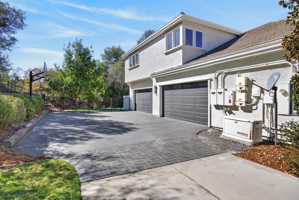 5988 Alta Loma Court
