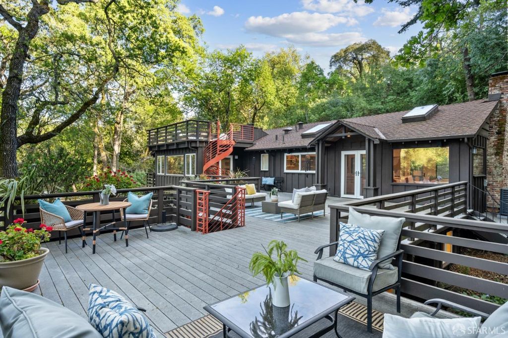 Photo of 176 Los Trancos Circle, Portola Valley, CA 94028 (MLS # 425088874)