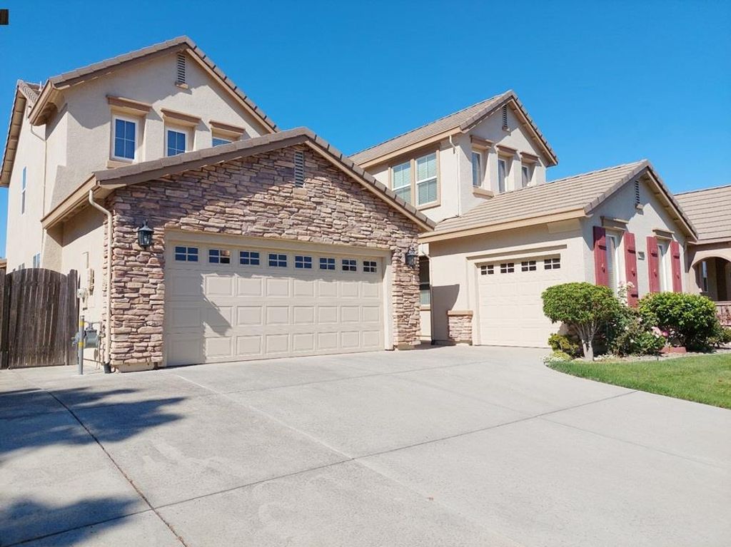 Photo of 7428 Rio Tamega Drive, Elk Grove, CA 95757 (MLS # 225137107)