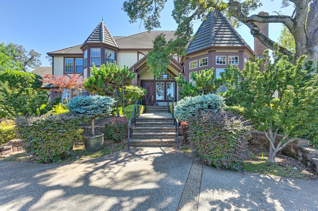 2500 Beacon Hill Drive