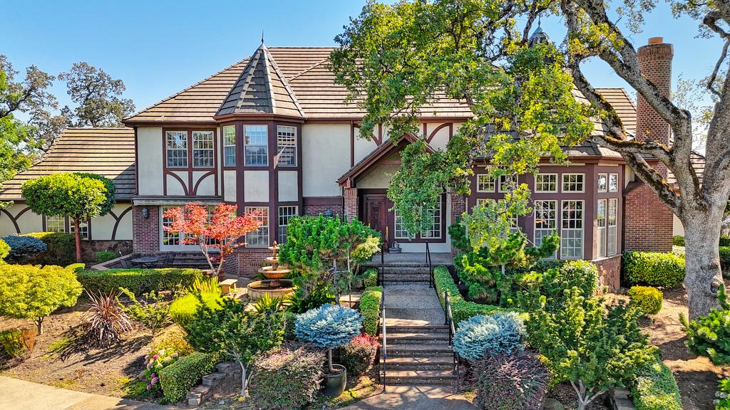 2500 Beacon Hill Drive