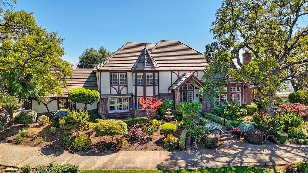 2500 Beacon Hill Drive