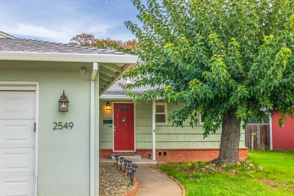 Photo of 2549 Tannat Way, Rancho Cordova, CA 95670 (MLS # 226044214)