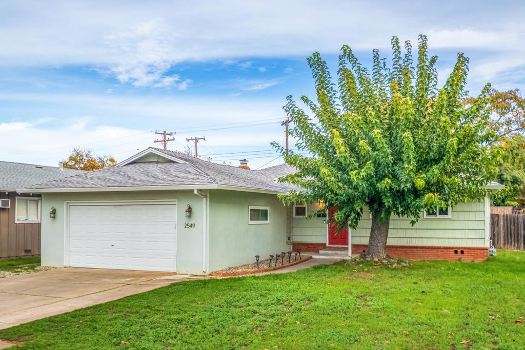 Photo of 2549 Tannat Way, Rancho Cordova, CA 95670 (MLS # 226044214)