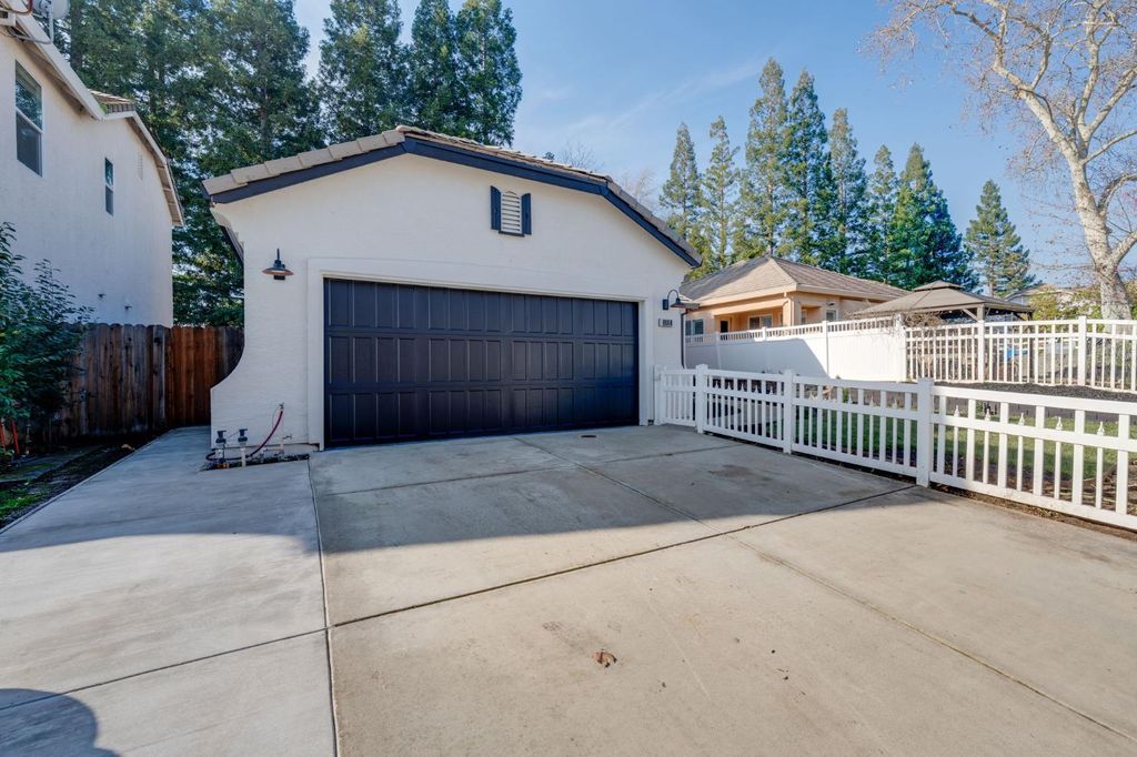 Photo of 8068 Jaden Lane, Fair Oaks, CA 95628 (MLS # 226006559)