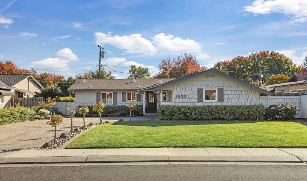 Photo of 1532 Burnside Way, Stockton, CA 95207 (MLS # 225135319)