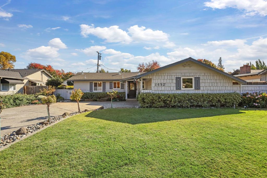 Photo of 1532 Burnside Way, Stockton, CA 95207 (MLS # 225135319)