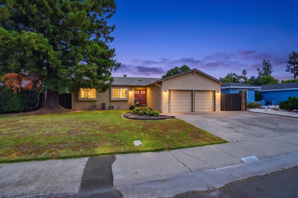 3735 Hillcrest Lane