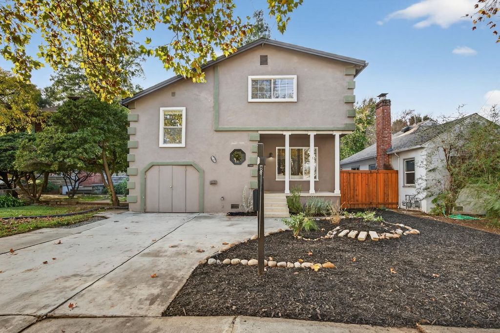 Photo of 2612 28th Street, Sacramento, CA 95818 (MLS # 225145653)