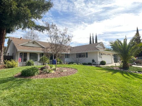 1689 Greenwood Way Yuba City CA 95993