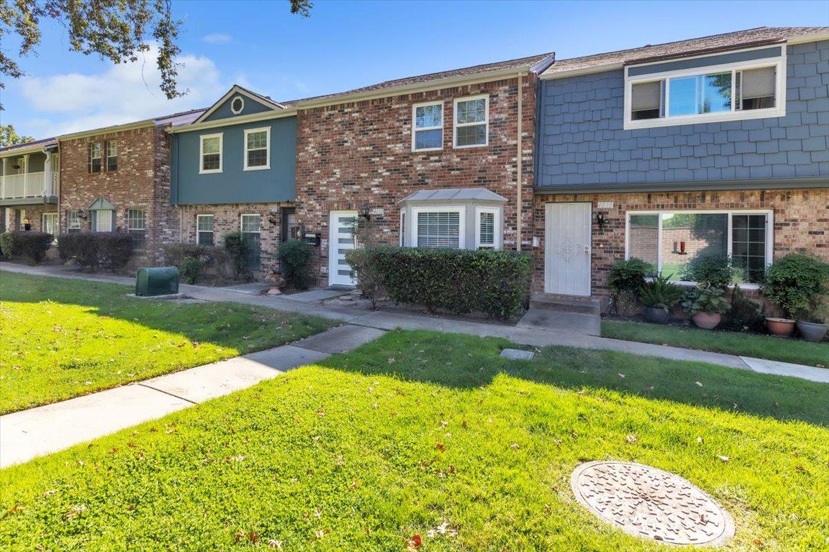 4032 Oak Villa Circle