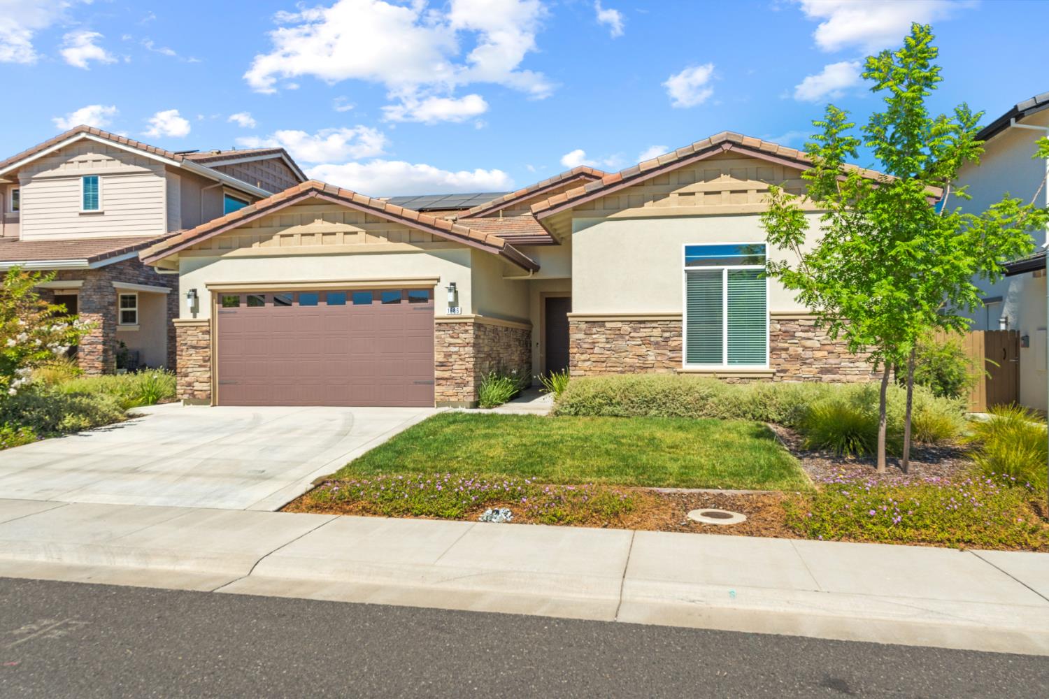 1686 Seneca Circle