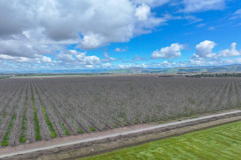 18995 Avenue 232 Lindsay CA 93247