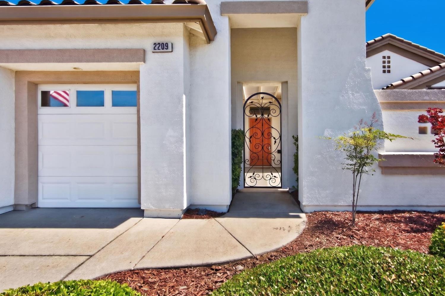 2209 Lamplight Lane