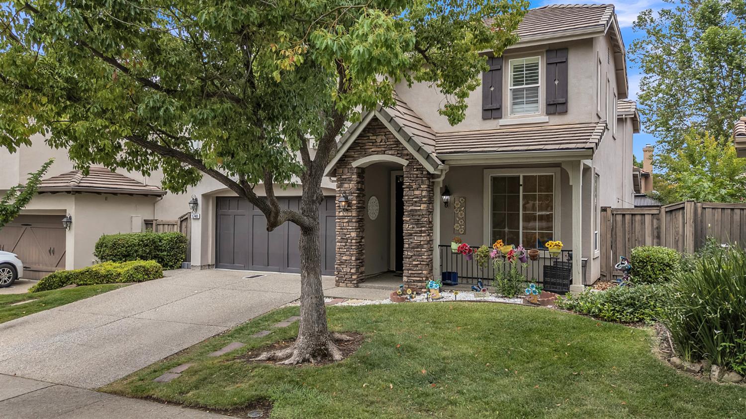 1748 Dunkeld Lane