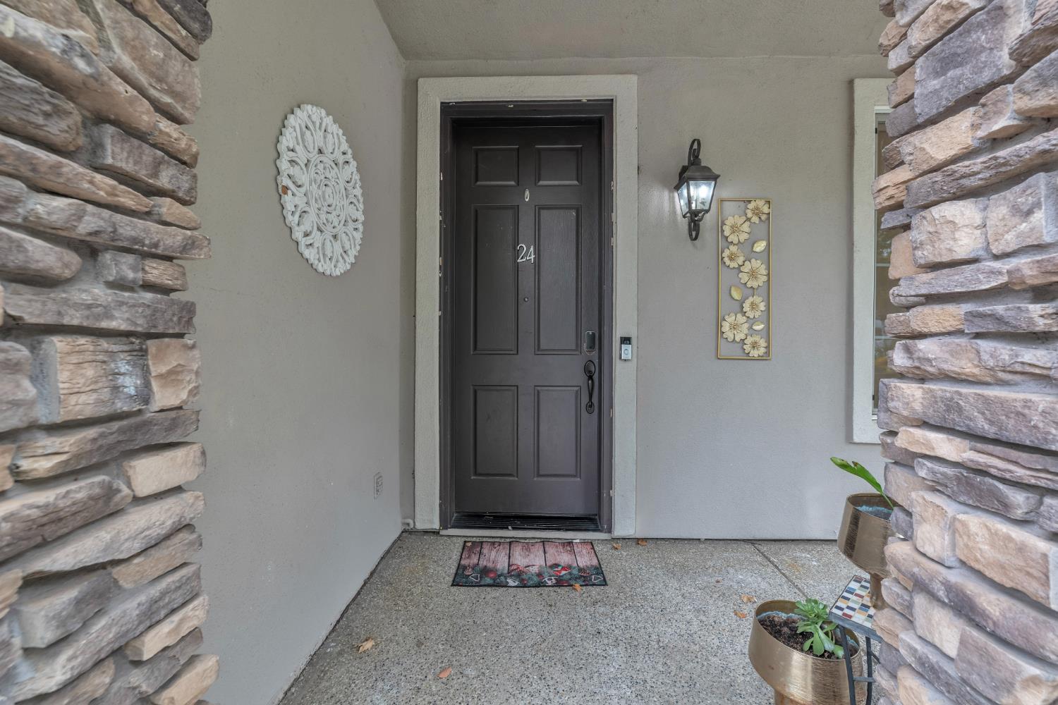 1748 Dunkeld Lane