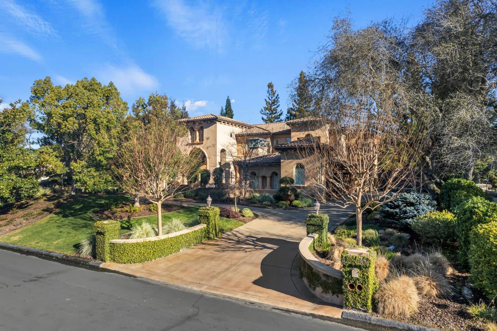 9680 Los Lagos Circle North