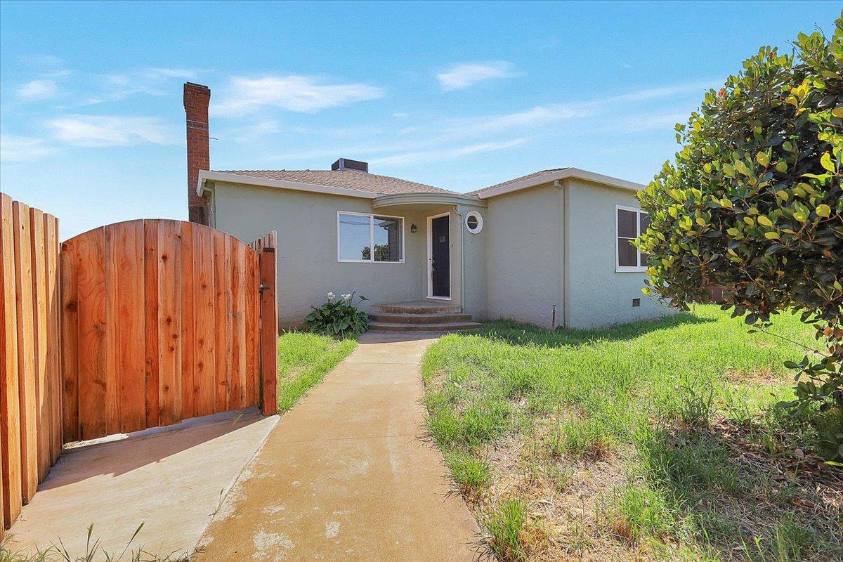 1102 Barry Road