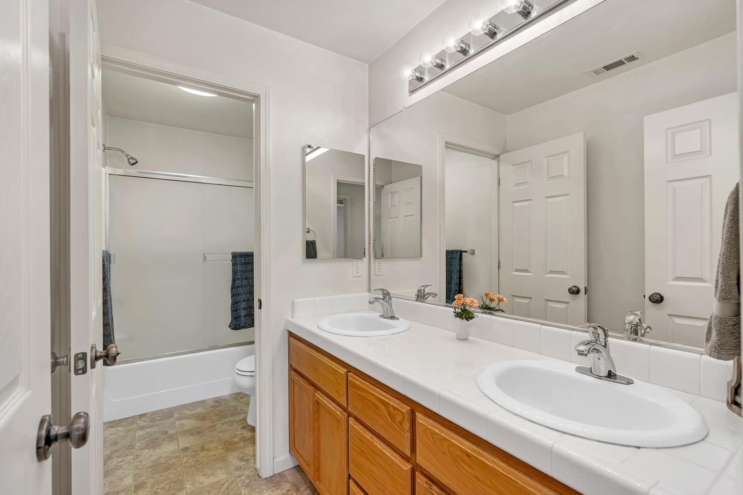 Los Banos, California 93635, United States, 4 Bedrooms Bedrooms, ,2 BathroomsBathrooms,Residential,Active,197923