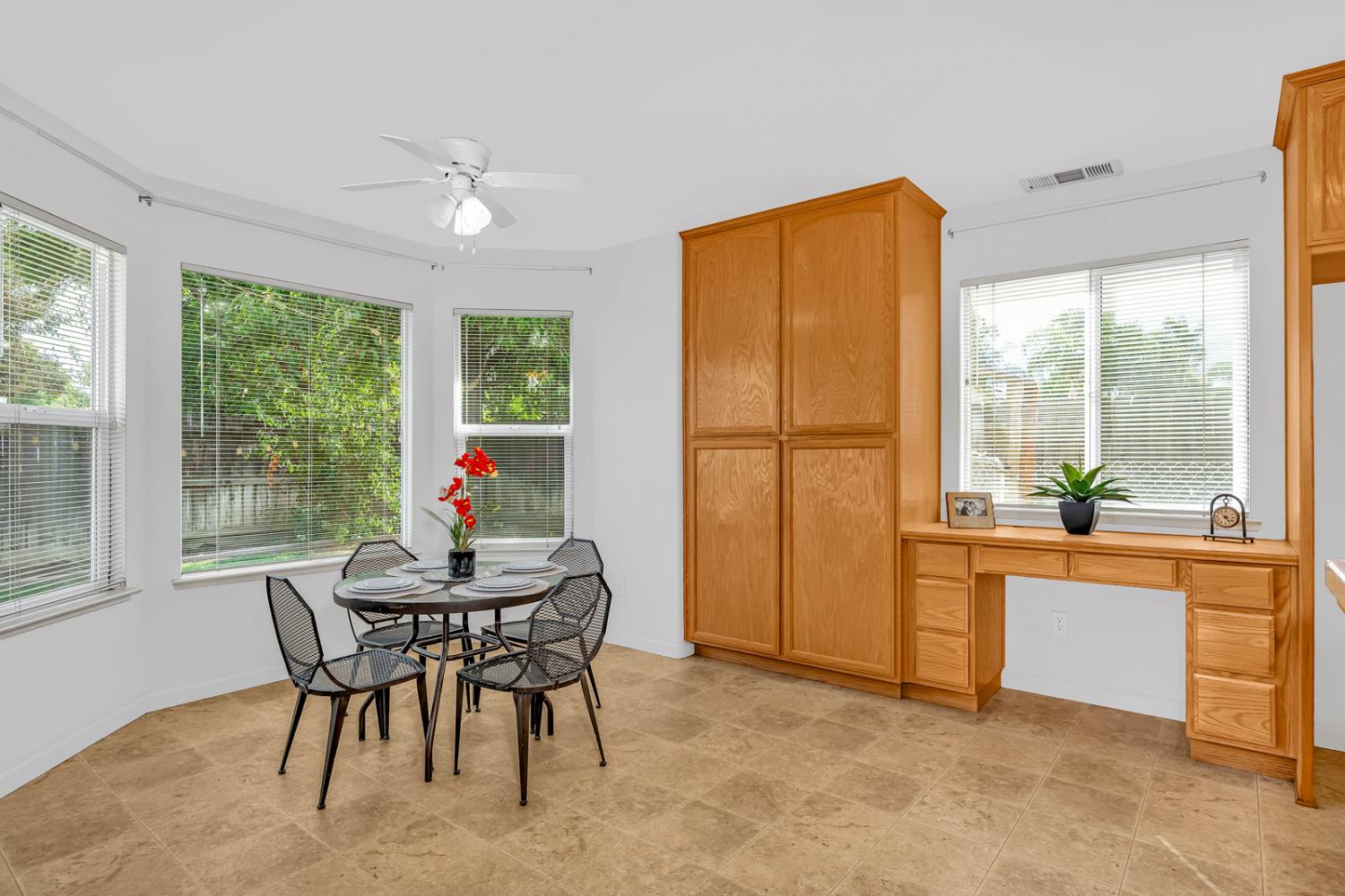 Los Banos, California 93635, United States, 4 Bedrooms Bedrooms, ,2 BathroomsBathrooms,Residential,Active,197923