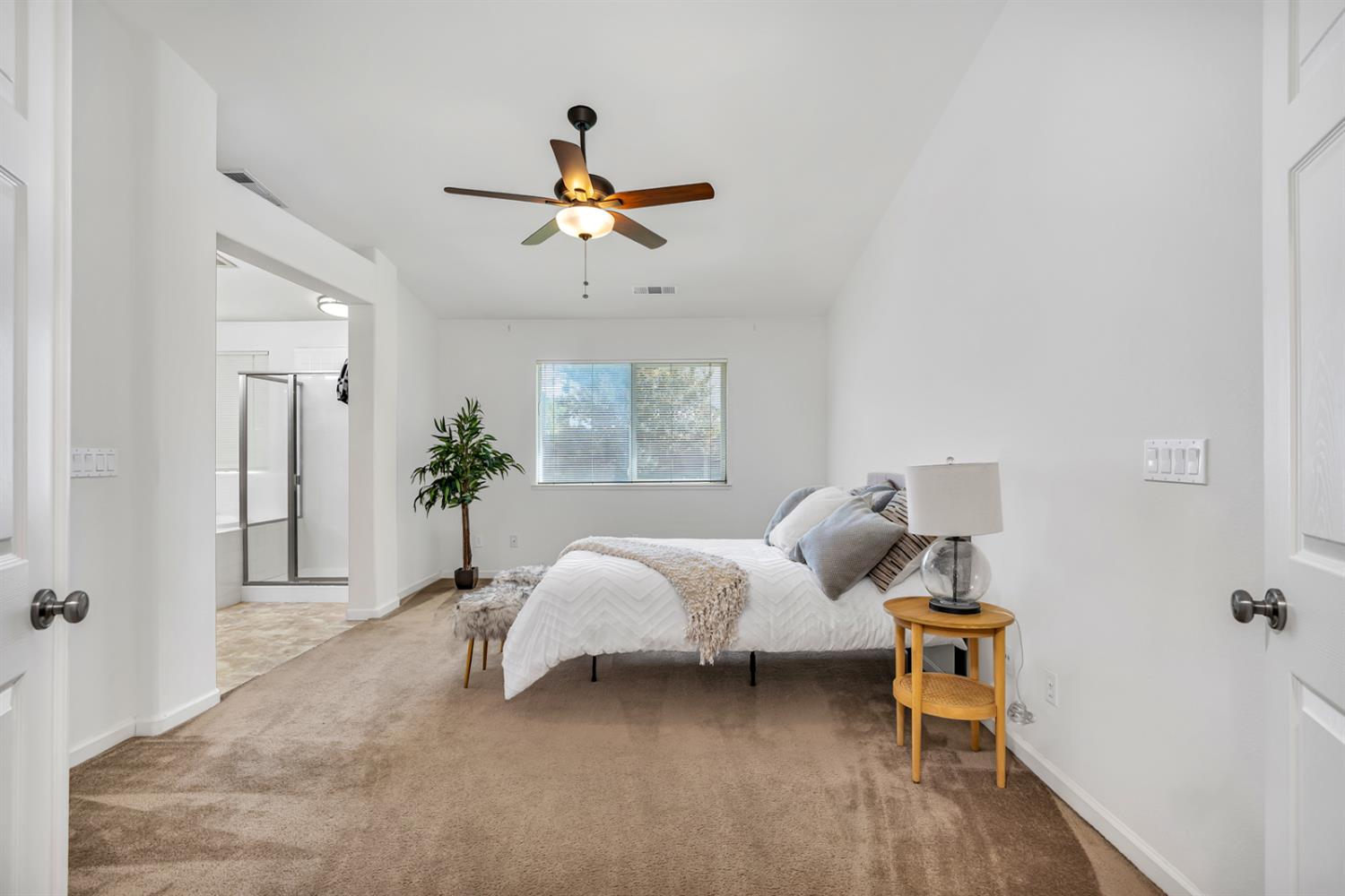 Los Banos, California 93635, United States, 4 Bedrooms Bedrooms, ,2 BathroomsBathrooms,Residential,Active,197923