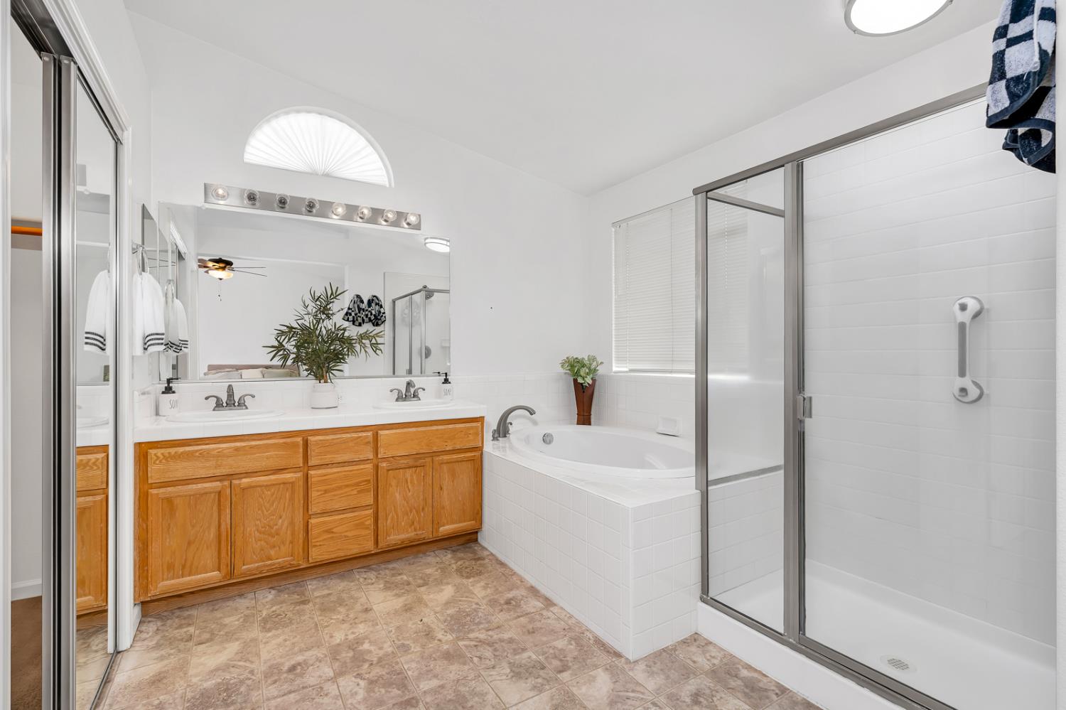 Los Banos, California 93635, United States, 4 Bedrooms Bedrooms, ,2 BathroomsBathrooms,Residential,Active,197923