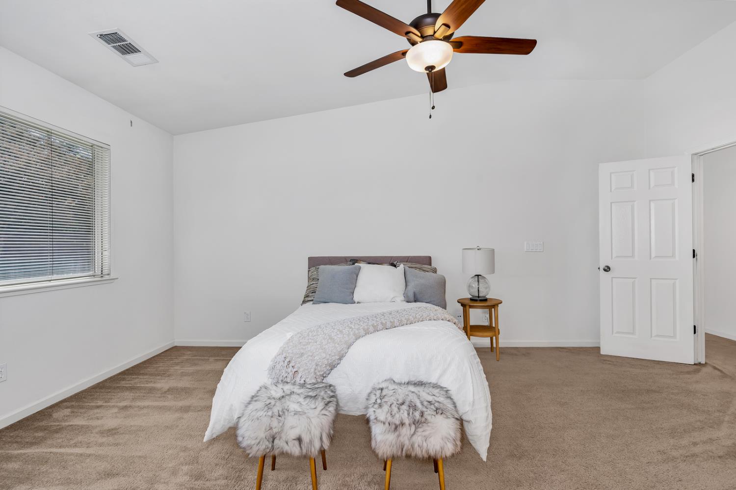 Los Banos, California 93635, United States, 4 Bedrooms Bedrooms, ,2 BathroomsBathrooms,Residential,Active,197923