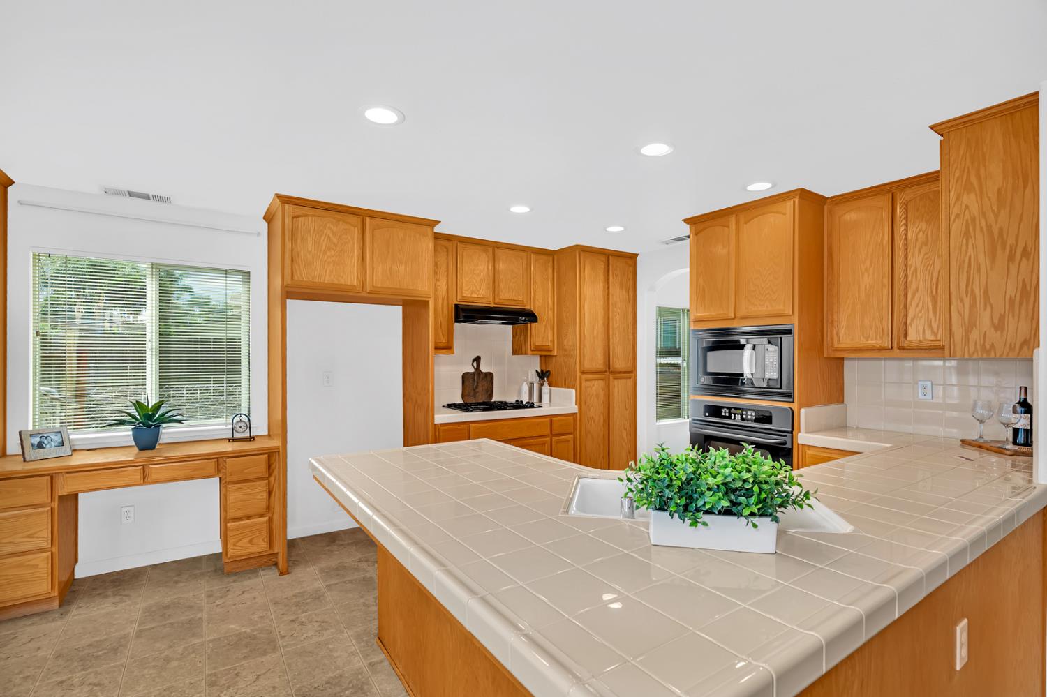 Los Banos, California 93635, United States, 4 Bedrooms Bedrooms, ,2 BathroomsBathrooms,Residential,Active,197923