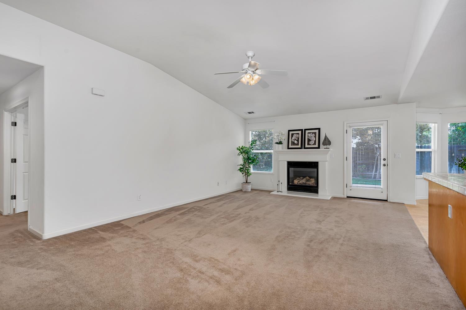 Los Banos, California 93635, United States, 4 Bedrooms Bedrooms, ,2 BathroomsBathrooms,Residential,Active,197923