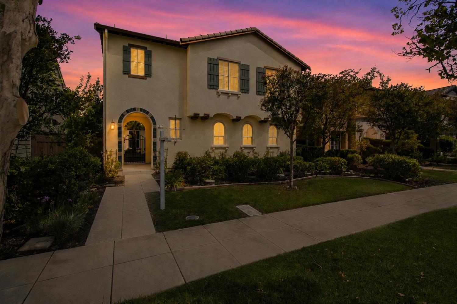 617 W Esplanade Drive