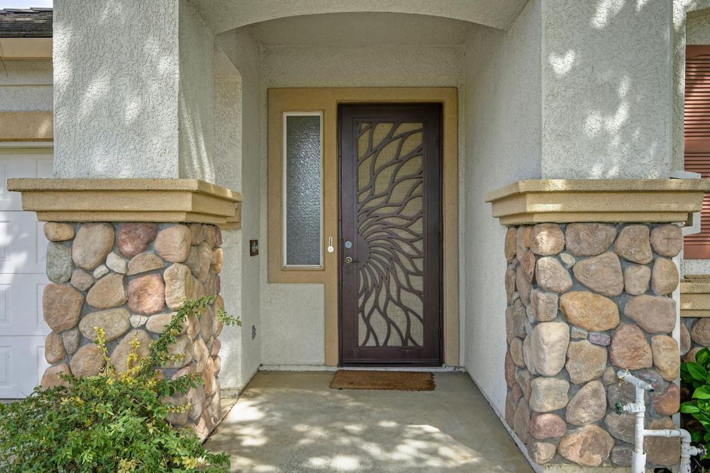 Photo of 2821 Unity Pointe Avenue, Sacramento, CA 95833 (MLS # 226038084)