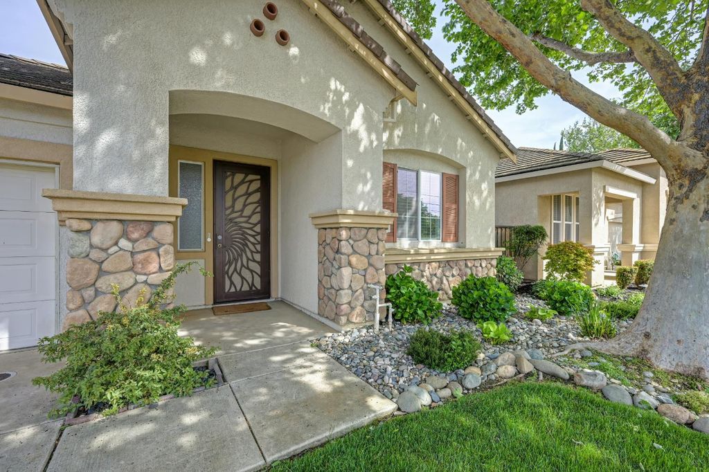 Photo of 2821 Unity Pointe Avenue, Sacramento, CA 95833 (MLS # 226038084)