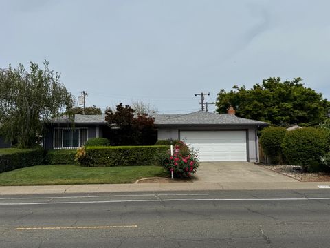 8437 Lake Forest Drive Sacramento CA 95826