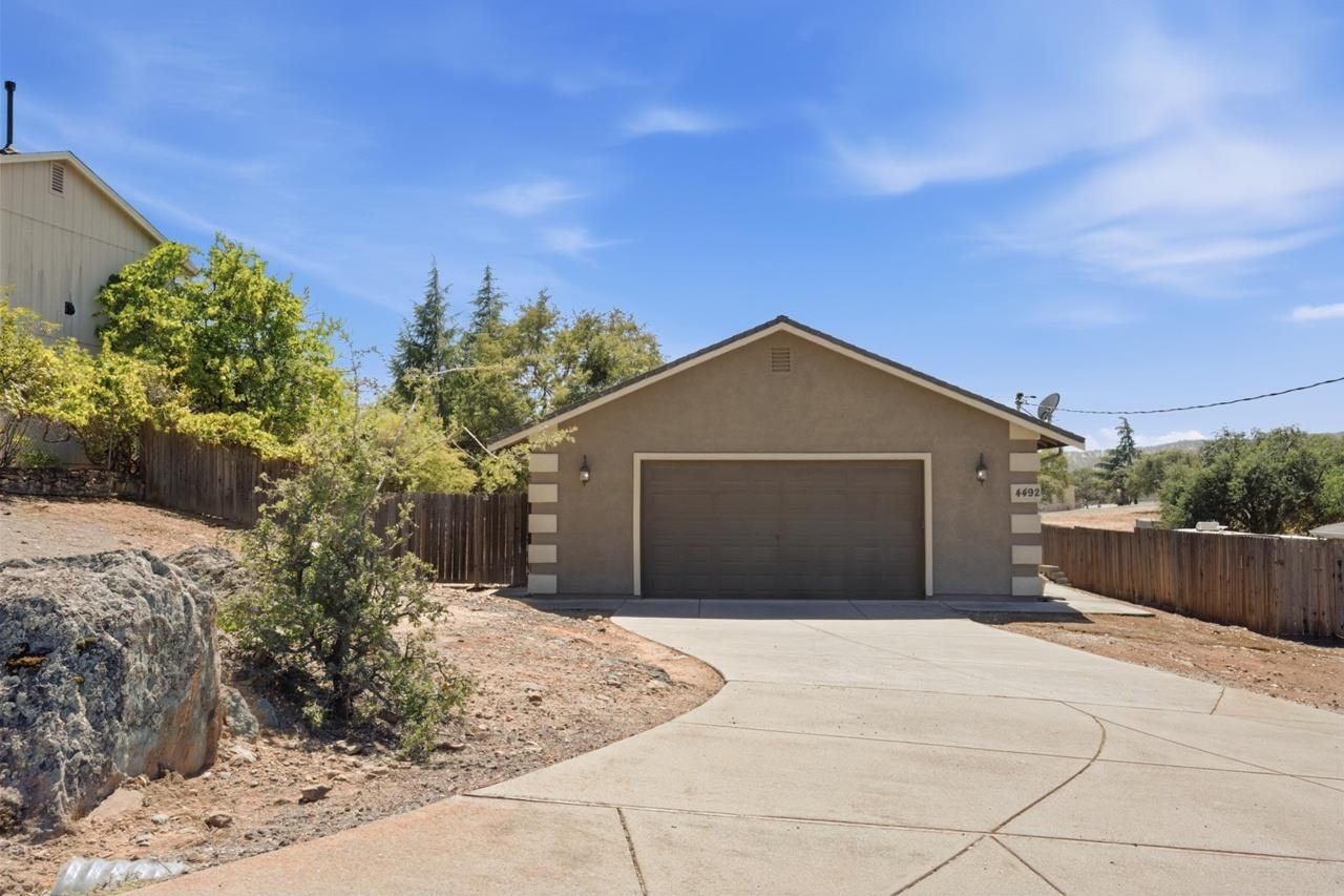 4492 Bayview Drive