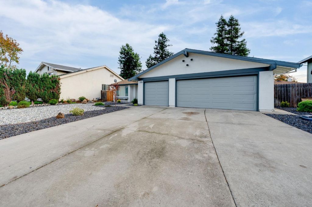 Photo of 8508 Deodar, Elk Grove, CA 95624 (MLS # 225146567)