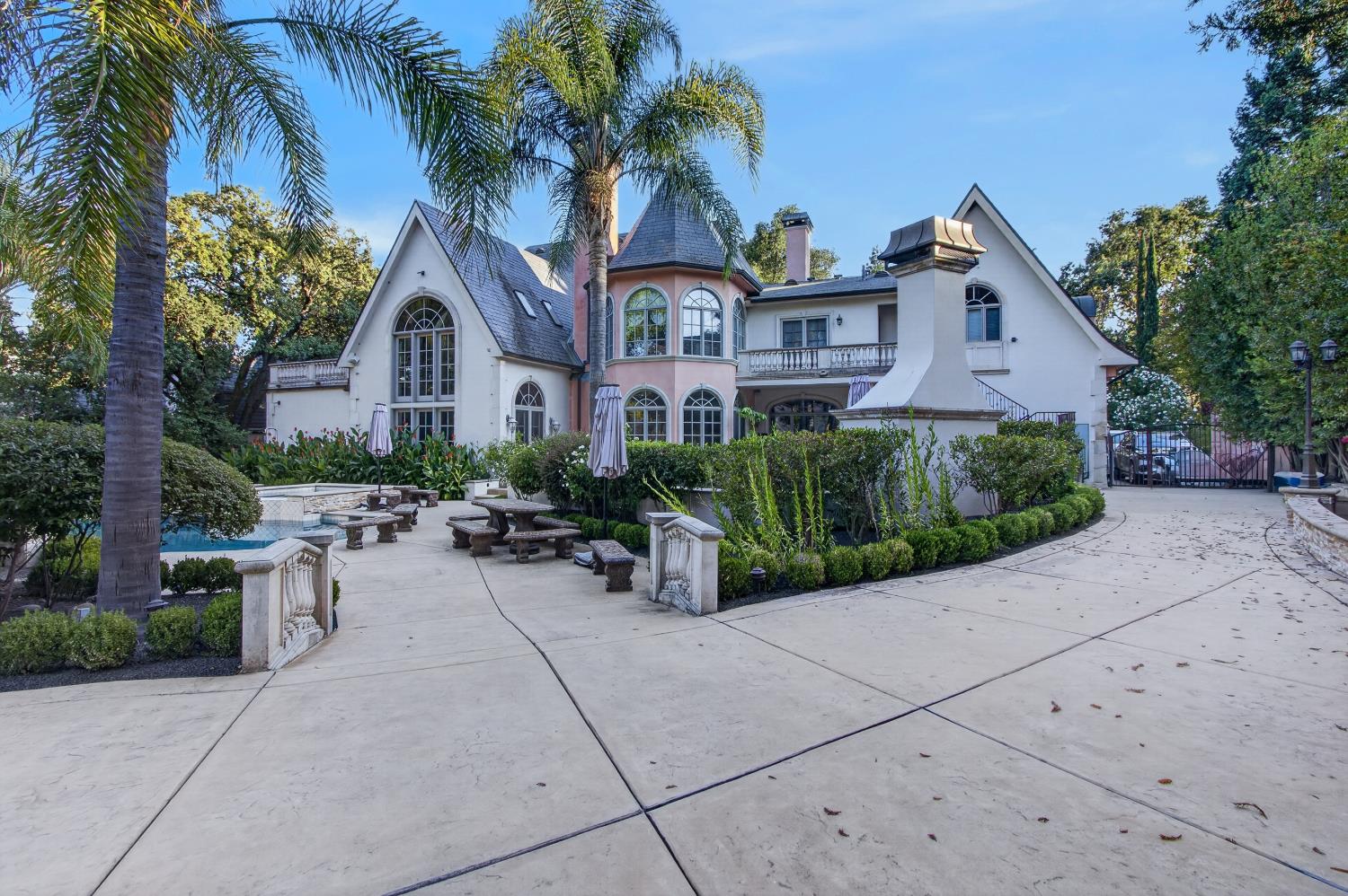 5021 JARDIN Lane