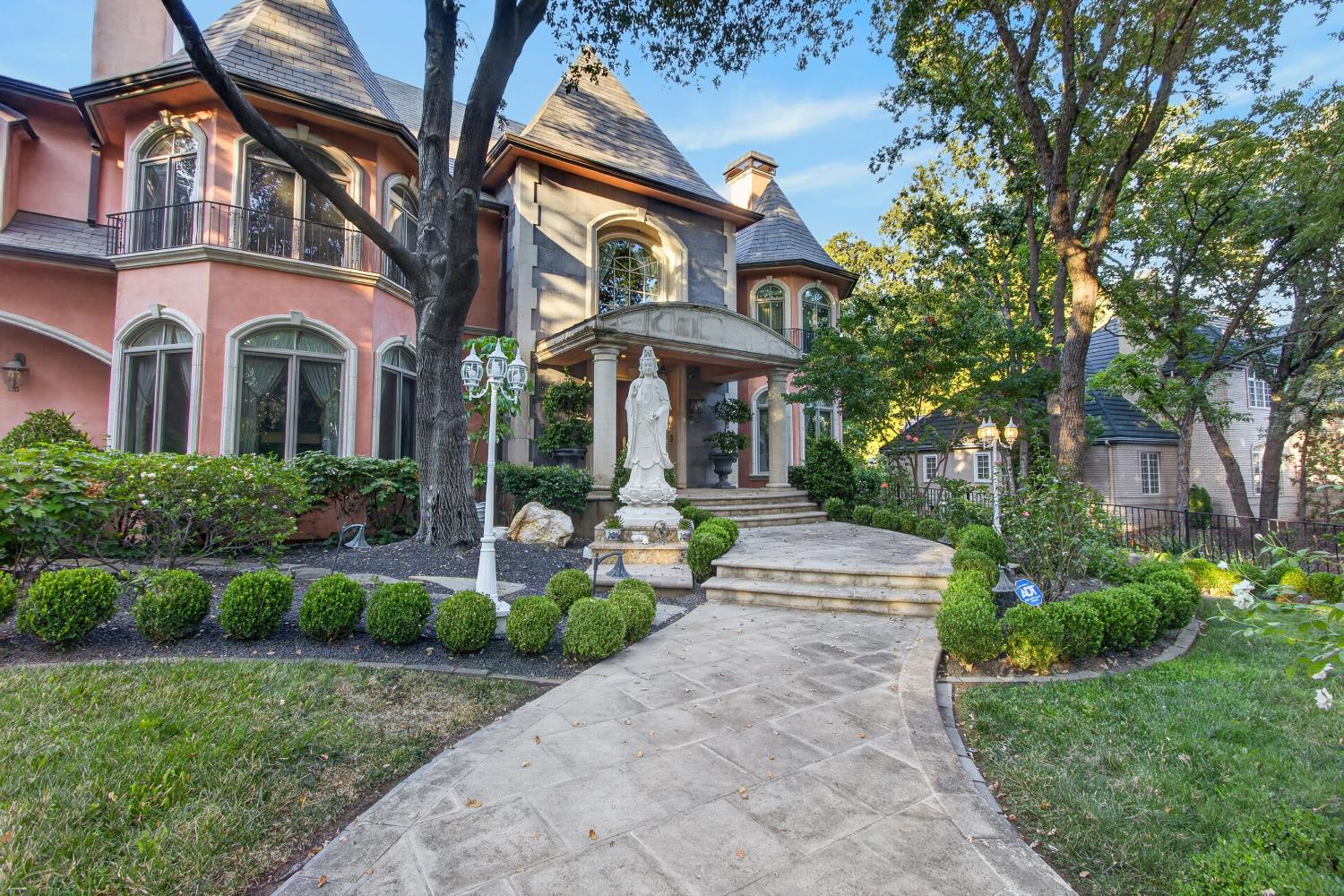 5021 JARDIN Lane