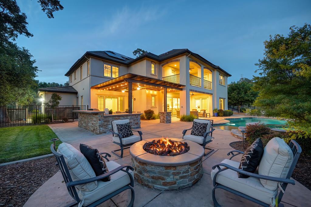 6142 Western Sierra Way