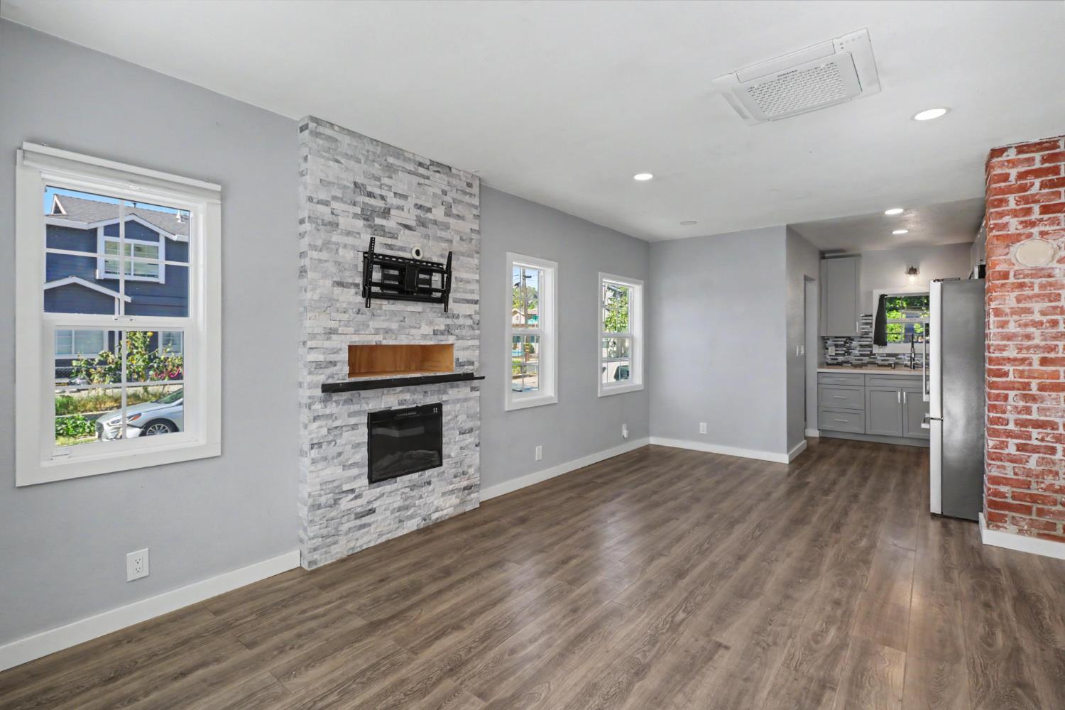 3201 San Jose Way