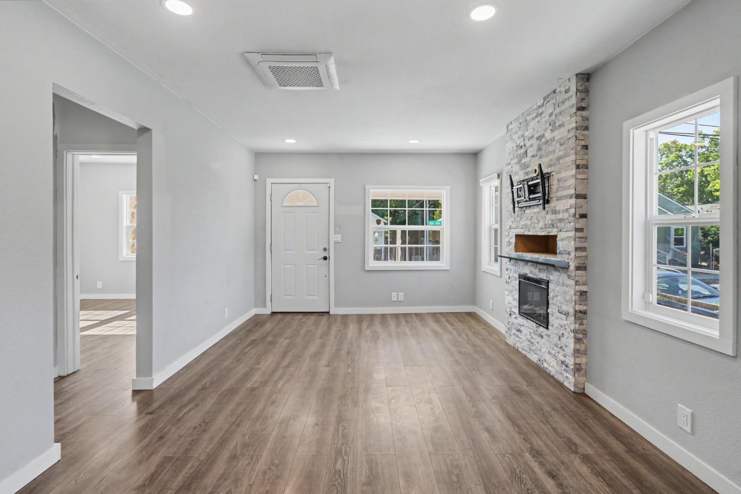 3201 San Jose Way