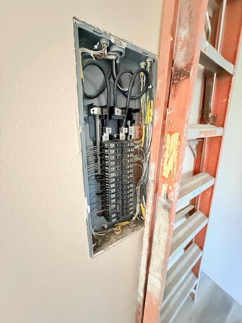 Sacramento, California 95820, United States, 5 Bedrooms Bedrooms, ,5 BathroomsBathrooms,Residential,Active,144171