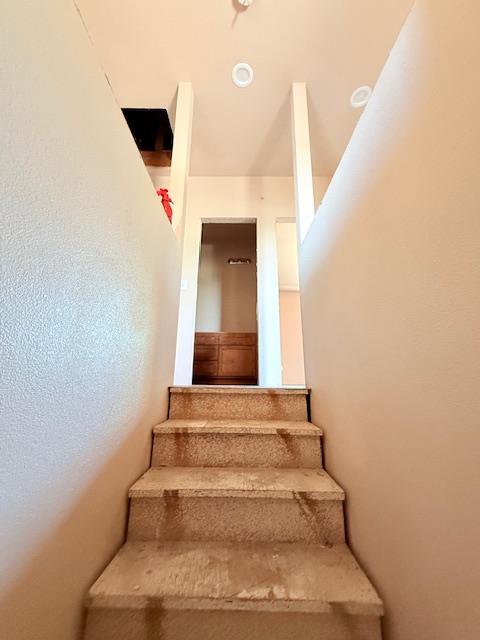 Sacramento, California 95820, United States, 5 Bedrooms Bedrooms, ,5 BathroomsBathrooms,Residential,Active,144171